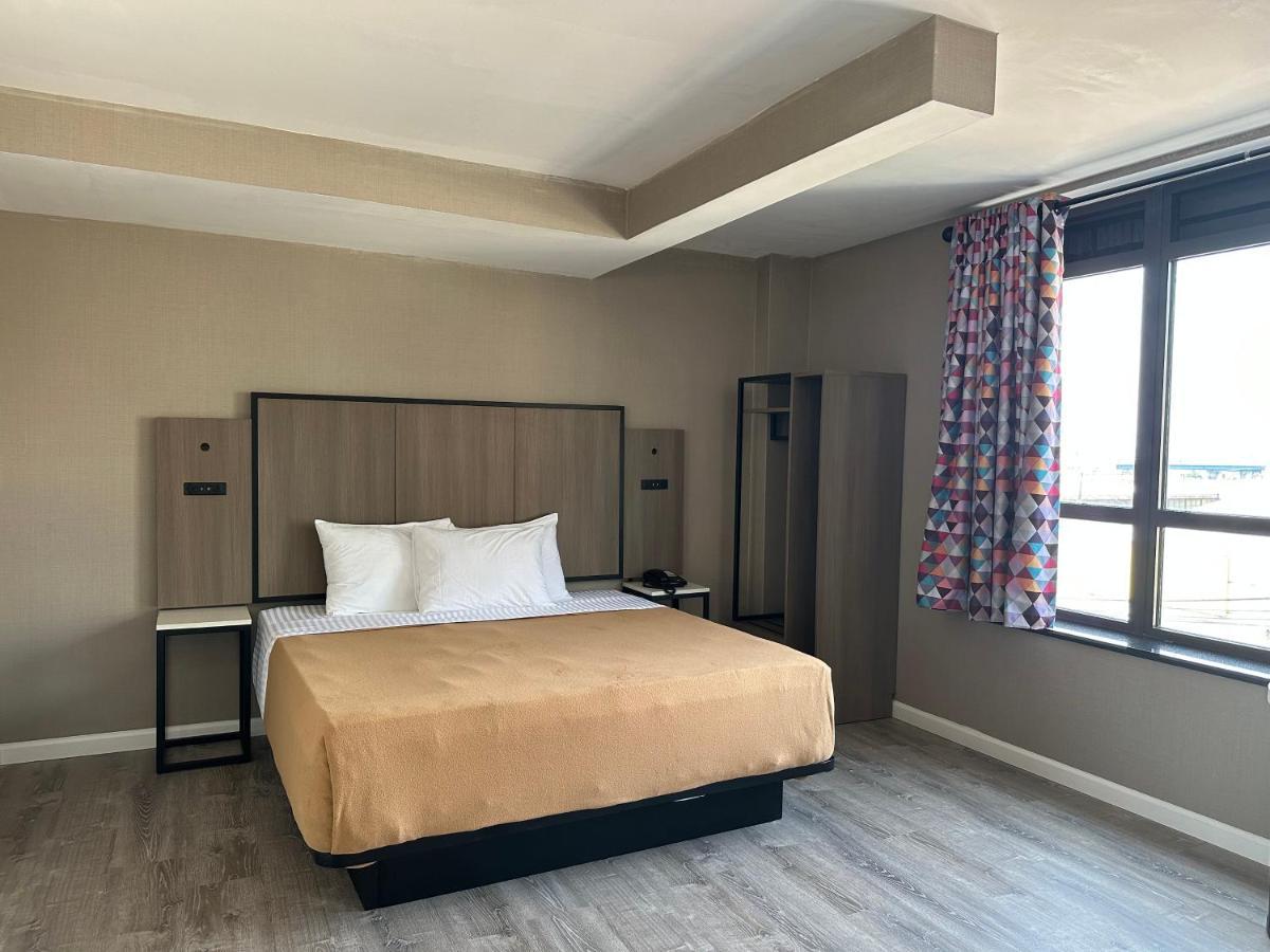 Regal Inn & Suites New York Laguardia Hotel Eksteriør bilde